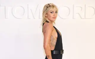 Así es el wolf cut: el corte de pelo que se impuso como tendencia para este 2024 Miley Cyrus fue una de las primeras celebrities en animarse a usar el "wolf cut".