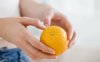 Así es el ritual de la naranja, el cual te ayudará a conseguir trabajo.