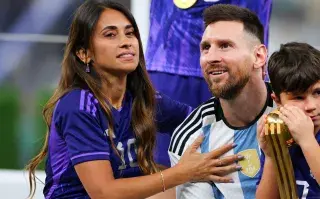 Antonela Roccuzzo y Lionel Messi en Qatar 2022.