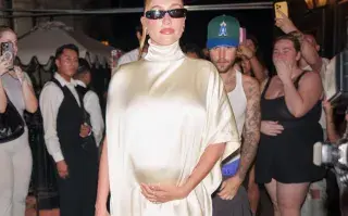 Hailey Bieber en las calles de Los Angeles con 7 meses de embarazo.