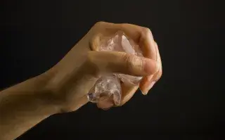 El hielo y el agua helada pueden reducir el estrés, según la psicología.