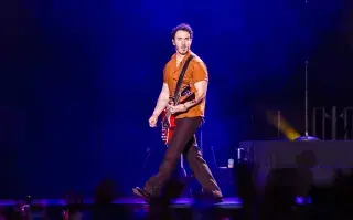 El cantante de 36 años debió ser intervenido quirúrgicamente e instó a sus segudiores a hacerse los chequeos correspondientes.