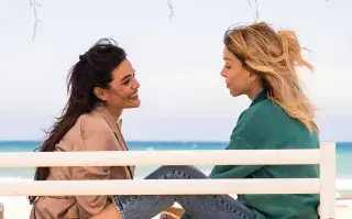 Se trata de una de las series del momento. Emotiva y de pocos capítulos. Esta propuesta de Netflix ya se posiciona como la elegida por los usuarios de la plataforma y cosechas grandes criticas.