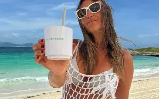Así es el vestido de crochet que será tendencia durante el verano 2025.