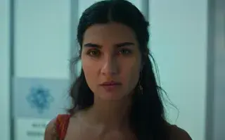 Tuba Büyüküstün como Ada en Mi otra yo.