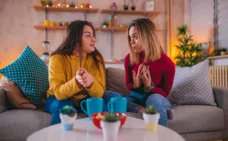 Red flags en la amistad: estas son las alarmas de una relación tóxica Amistades tóxicas: ¿cuáles son las señales de alarma?