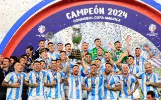 Argentina vs. España: cuándo se juega la Finalissima entre los ganadores de la Copa América y la Eurocopa Fotografía de la Selección Argentina festejando el triunfo en la CONMEBOL Copa América.