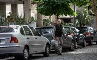 El Encargado Temporada 3: en qué barrio porteño queda el edificio donde se filmó la serie argentina Guillermo Francella en el edificio de la temporada 3 de El Encargado.