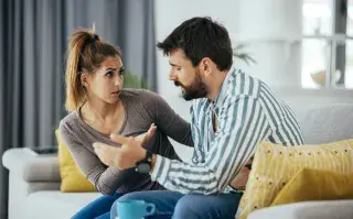 Discusiones de pareja constantes: claves para abrir un diálogo sano Parejas que discuten: claves para mejorar el diálogo.