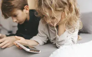 Un estudio reveló qué sucede cuando se limita el tiempo que los niños pasan frente a las pantallas