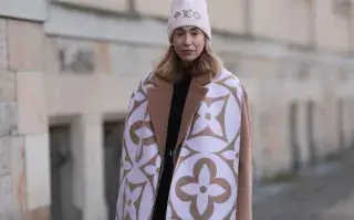 Con vestidos, faldas, jeans o pantalones de vestir, las bufandas son el accesorio ideal para afrontar al alto invierno y aportarle a tu estilismo ese toque diferencial