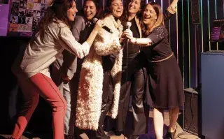 Kōnā Corner + Karaoke, un lindo plan de amigas.