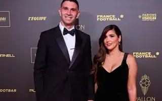 Dibu Martínez único: el emotivo mensaje de su mujer Mandinha Martínez tras el triunfo a Ecuador Mandinha y el Dibu Martínez en la entrega del Balón de Oro 2023.