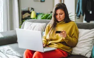 4 claves para usar la tarjeta de crédito a tu favor Cómo usar bien las tarjetas de crédito.