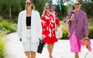 Mujer invitada a un desfile de la semana de moda en Copenhagen.