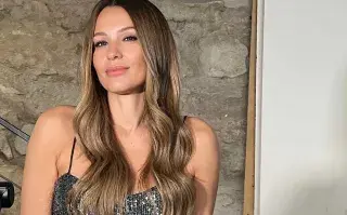 La modelo y conductora, Pampita, compartió un estilismo glamoroso full brillos en sus redes sociales y dejó en claro cuál es la tendencia que manda para un estilismo nocturno.
