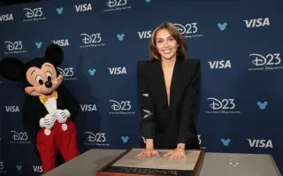Foto de Miley Cyrus en los Disney Legends Award.