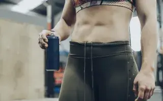 Las bebidas energizantes se presentan como una solución rápida para combatir la fatiga y aumentar la resistencia física, pero pueden tener consecuencias significativas en el organismo.