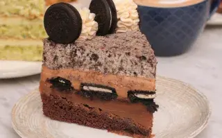 Dónde comer ricos postres chocolatosos para celebrar el Día Mundial del Chocolate Torta óreo