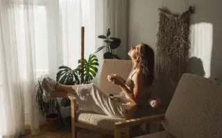 El orden, la elección de los colores, la luz natural y la presencia de plantas son claves fundamentales para lograr bienestar con la decoración de tu casa.