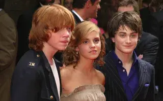 La serie de Harry Potter en HBO abrió su casting: quiénes serán Harry, Ron y Hermione Foto de Rupert Grint, Emma Watson y Daniele Radcliffe en la premiere de Harry Potter and The Prisoner of Azkaban, en 2004.