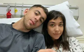 J Rei y María Becerra en la clínica en la que se encuentra internada.