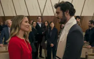 Foto de Kristen Bell y Adam Brody en la serie Nadie quiere esto.