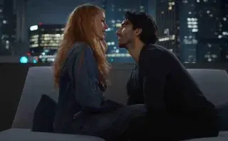 Imagen de Justin Baldoni y Blake Lively en la película Romper el círculo.