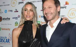 El actor chileno, Benjamín Vicuña dijo presente en la gala anual a beneficio de la Fundación Discar y lo hizo junto a su novia, Anita Espasandin.