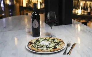 Pizza y vino