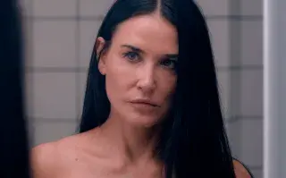 Foto de Demi Moore en La sustancia.