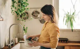 Un accesorio útil para mantener la cocina despejada y reluciente