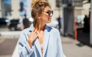 Alerta tendencias 2025: estas son las 3 apuestas de moda que serán furor el próximo año El celeste será el color protagonista del 2025