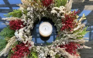 Navidad: 5 coronas con flores para centros de mesa o puertas