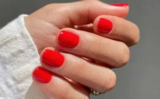 En 2025 el rojo será un color clave en esmaltes