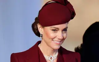 Kate Middleton dijo presente en la recepción al emir de Catar e impactó con dos estilismos parecidos y nadie se dio cuenta