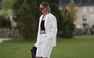 Las bermudas blancas son la prenda tendencia de 2025