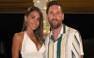 el look de antonela y messi en Año Nuevo