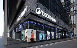 Una foto del frente del local Decathlon