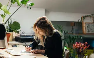 Escribir las intenciones para el 2025 puede ser un ritual para la alineación de planetas