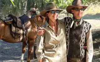 Juliana Awada compartió fotos de su excusión a caballo por la Patagonia y su look gaucho style se volvió viral en las redes