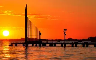 La ciudad de Junín se encuentra ubicada al noroeste de la provincia de Buenos Aires (a 260 km. de distancia de la Capital Federal)