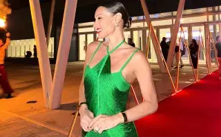 Pampita Ardohain con un vestido verde con flecos
