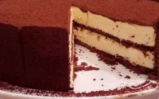 Chocomisú, una mezcla de chocotorta y tiramisú.