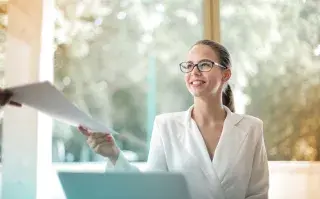 mujer en empresa