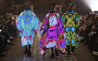 El desfile con trajes de luces LED que revolucionó la Paris Fashion Week 2025