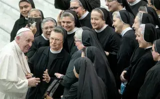 El santo padre falleció a las 7.35, hora de Roma, tras varios episodios que deterioraron su salud en los últimos meses; ayer fue su última aparición pública, cuando impartió la bendición pascual “urbe et orbi” en el Vaticano
