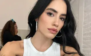 Lali lució unas uñas que son perfectas para cualquier evento