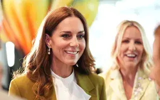 El look sastrero de Kate Middleton con el que dio cátedra de estilo El look sastrero con el que deslumbró Kate Middleton.