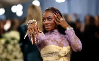 Sha'Carri Richardson, diseñadora de moda, lució unas uñas super originales y divertidas. 